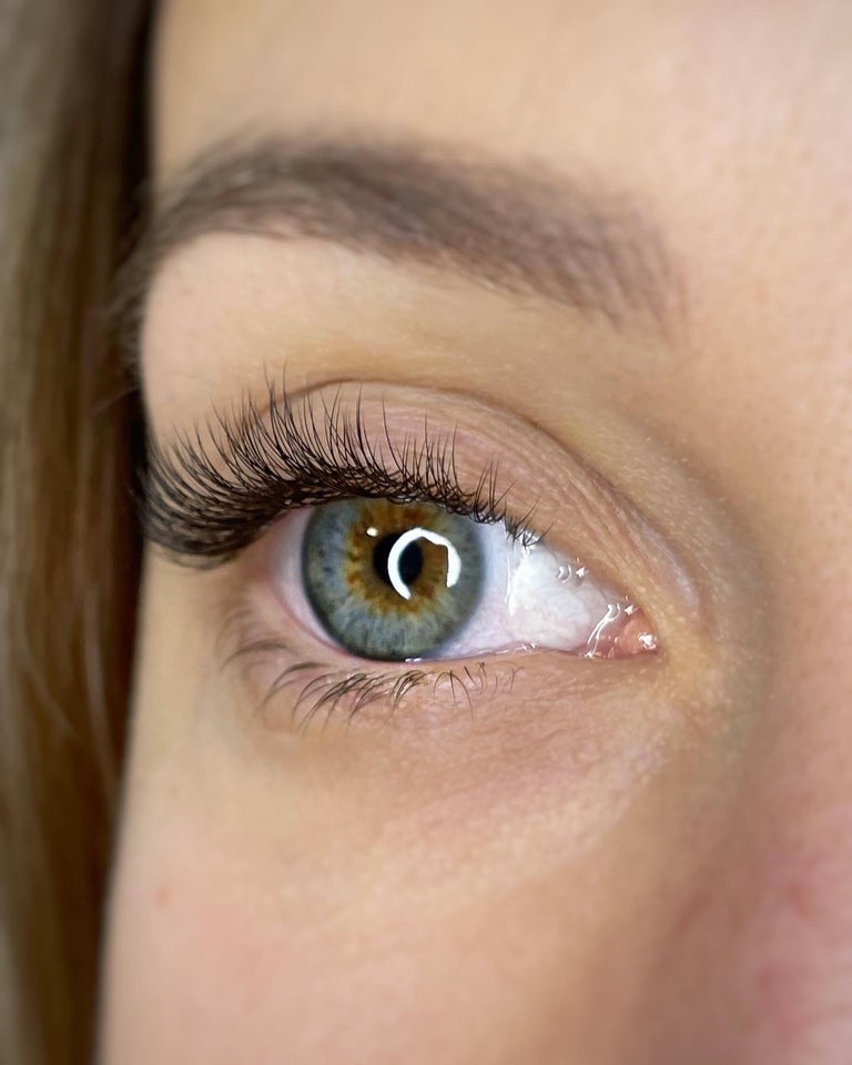 Another classic lash extension example from the Natural Lashes portfolio